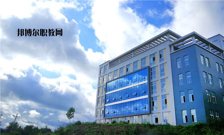 四川省南充衛(wèi)生學(xué)校2020年報名條件、招生要求、招生對象