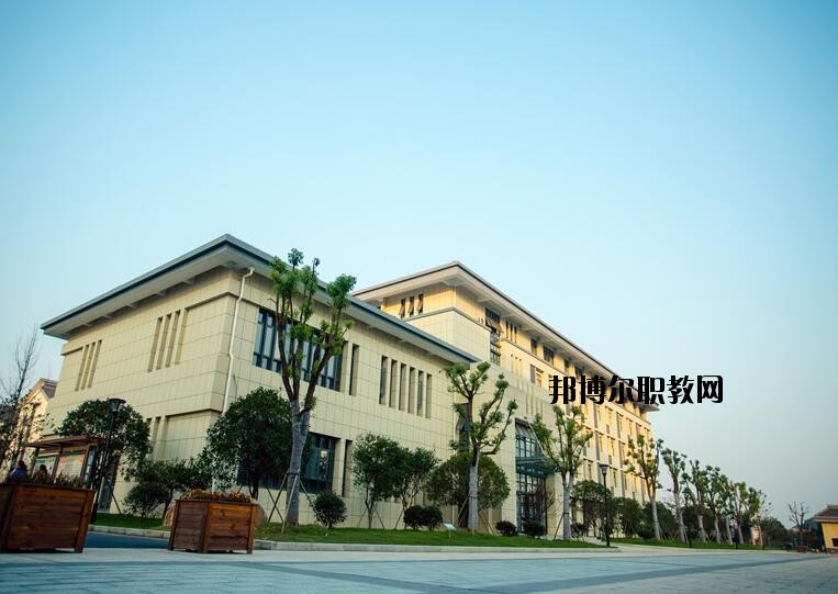 龍游縣職業(yè)技術(shù)學(xué)校2020年報(bào)名條件、招生要求、招生對象