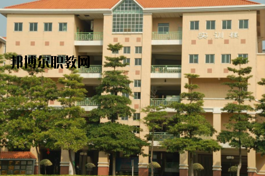 東莞商業(yè)學(xué)校2020年報(bào)名條件、招生要求、招生對(duì)象