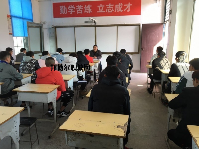 銅鼓縣職業(yè)中專學(xué)校2020年報(bào)名條件、招生要求、招生對象