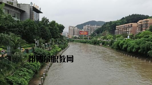 貴陽長征職業(yè)技術(shù)學(xué)校2020年報(bào)名條件、招生要求、招生對象