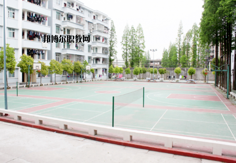湖北潛江衛(wèi)生學(xué)校2020年報(bào)名條件、招生要求、招生對象