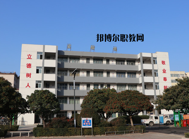 平頂山工業(yè)學(xué)校2021年報名條件、招生要求、招生對象