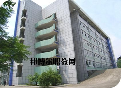 東興區(qū)東方科技職業(yè)技術(shù)學(xué)校2020年報(bào)名條件、招生要求、招生對(duì)象