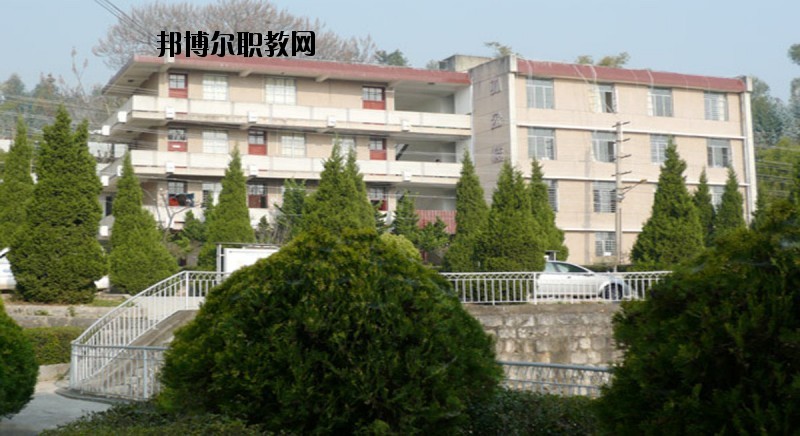 保山隆陽(yáng)區(qū)職業(yè)技術(shù)學(xué)校2020年報(bào)名條件、招生要求、招生對(duì)象
