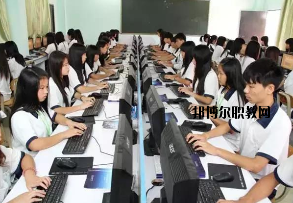 肇慶高要技工學(xué)校2020年報名條件、招生要求、招生對象