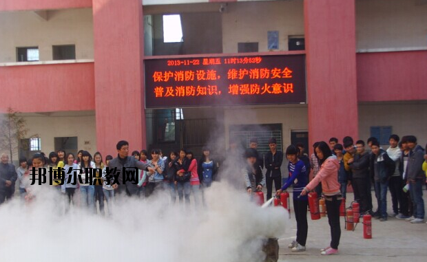 當(dāng)同學(xué)們對(duì)一所學(xué)校感興趣的時(shí)候，一般會(huì)通過(guò)怎樣的方式來(lái)了解這所學(xué)校的相關(guān)信息呢?相信很多的同學(xué)都會(huì)選擇通過(guò)上網(wǎng)查詢的方式來(lái)對(duì)學(xué)校信息進(jìn)行了解，可是有的時(shí)候網(wǎng)上有的學(xué)校信息并不全面，一些招生信息同學(xué)們只能通過(guò)撥打?qū)W校招生電話進(jìn)行了解。  上饒中等職業(yè)學(xué)校招生電話：0793-8629088  上饒中等職業(yè)學(xué)校郵箱：srdzgy@jxedu.gov.cn  上饒中等職業(yè)學(xué)校簡(jiǎn)介 上饒中等職業(yè)學(xué)校創(chuàng)辦于1998年，是經(jīng)市教育局98[131]號(hào)文件和省教[2000]018號(hào)文件批準(zhǔn)的全日制職業(yè)中專學(xué)校?，F(xiàn)有專業(yè)十個(gè)，在籍學(xué)生1200余人，專職教師60多名，學(xué)校秉承“勤學(xué)、奮進(jìn)、友愛(ài)、創(chuàng)新”的校訓(xùn)，以教學(xué)管理嚴(yán)格，封閉式軍事化管理為特色。全體員工克盡職守，愛(ài)崗敬業(yè)，用心工作，真心服務(wù)。十五年來(lái)培育了數(shù)8000余名技術(shù)人才，受到市委、市政府和用人單位的充分肯定。  上饒中等職業(yè)學(xué)校就業(yè)優(yōu)勢(shì) 學(xué)校畢業(yè)的學(xué)生都通過(guò)學(xué)校一系列的考核，有過(guò)硬的動(dòng)手能力和理論知識(shí)，能確保各專業(yè)的畢業(yè)生基本上專業(yè)對(duì)口的就業(yè)上崗，并受到用人單位一致好證，畢業(yè)業(yè)供不應(yīng)求。就業(yè)率一真位居全市前列，被省教育廳授予“江西省中等職業(yè)學(xué)校就業(yè)先進(jìn)單位”。  小編總結(jié) 有的時(shí)候，網(wǎng)上有的只是關(guān)于學(xué)校的辦學(xué)條件介紹，而對(duì)于學(xué)校當(dāng)年招生政策的信息介紹卻不多。因此，小編建議，為了同學(xué)們可以更順利地報(bào)考，接下來(lái)可以通過(guò)撥打招生電話的方式先對(duì)學(xué)校的招生政策做一個(gè)詳細(xì)的了解。