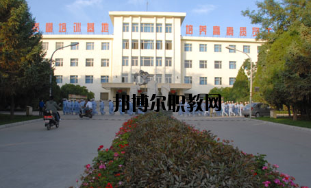 金川公司技工學(xué)校2020年招生辦聯(lián)系電話(huà)