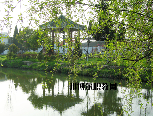 蕪湖商貿(mào)工業(yè)學(xué)校2020年報名條件、招生要求、招生對象