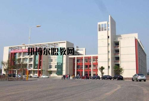 內(nèi)江宏昌職業(yè)技術(shù)學(xué)校2020年報名條件、招生要求、招生對象