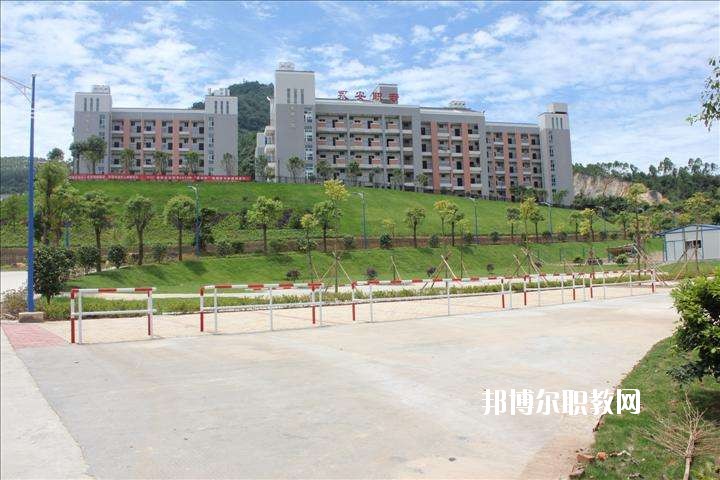 延津無(wú)線電技術(shù)學(xué)校2021年報(bào)名條件、招生要求、招生對(duì)象