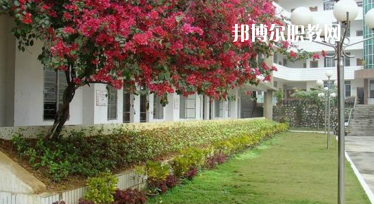 廣西輕工技師學(xué)院2020年報名條件、招生要求、招生對象