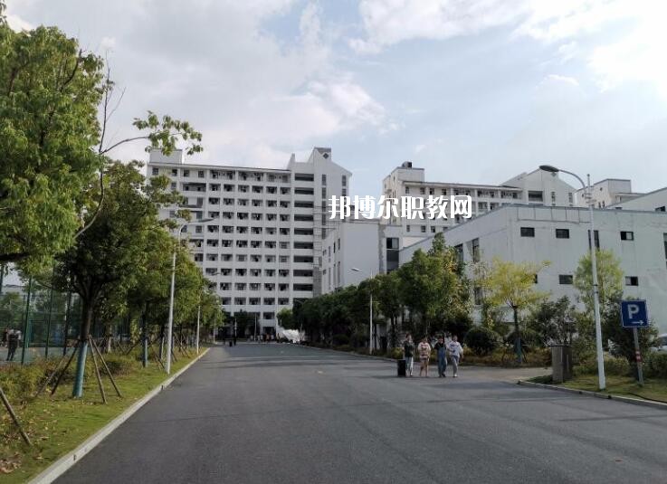 合肥經(jīng)貿(mào)旅游學校2020年報名條件、招生要求、招生對象