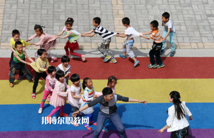 湖北2020年職高好還是幼師學(xué)校好