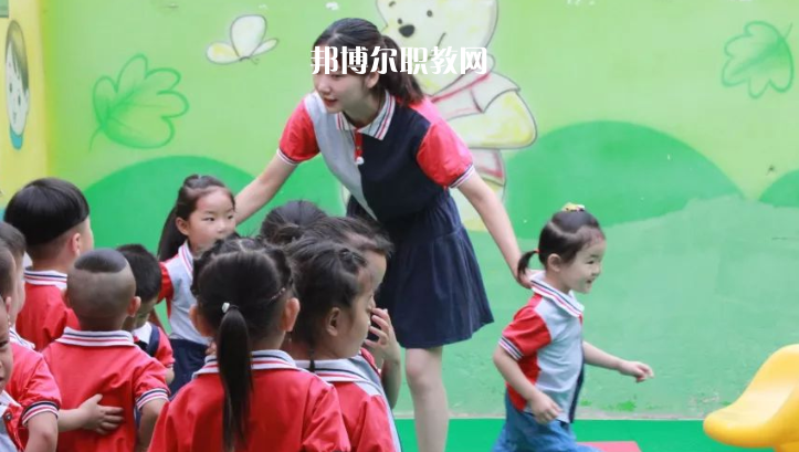 湖北2020年幼師學(xué)校好還是大專(zhuān)好