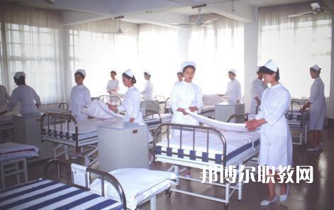 成都2020年讀衛(wèi)校要多少錢