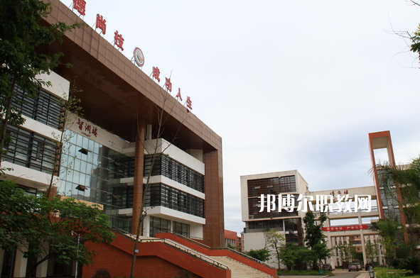 重慶開縣巨龍中等職業(yè)技術學校2021年報名條件、招生要求、招生對象
