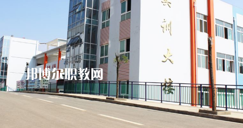 畢節(jié)同心農(nóng)工中等職業(yè)技術(shù)學(xué)校2021年報(bào)名條件、招生要求、招生對(duì)象