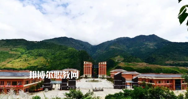 迪慶州民族中等專業(yè)學(xué)校2021年報名條件、招生要求、招生對象