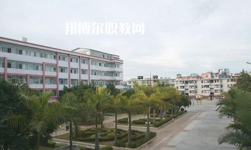 思茅衛(wèi)生學(xué)校2021學(xué)費(fèi)、收費(fèi)多少