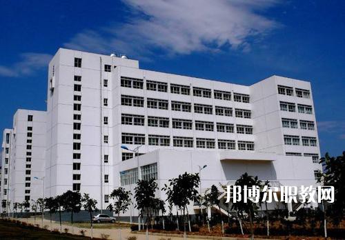 大理衛(wèi)生學(xué)校2021年報(bào)名條件、招生要求、招生對(duì)象