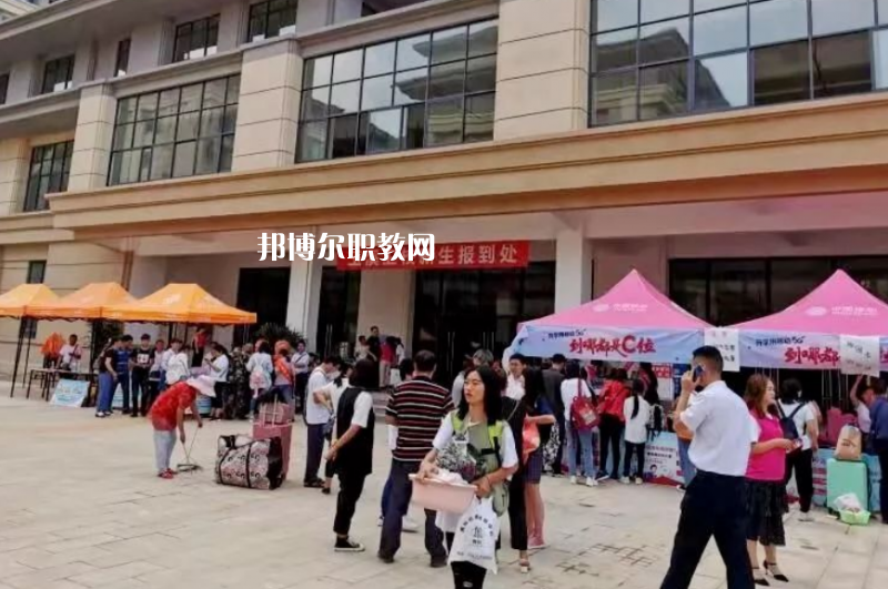 云南玉溪衛(wèi)生學(xué)校2021年報名條件、招生要求、招生對象