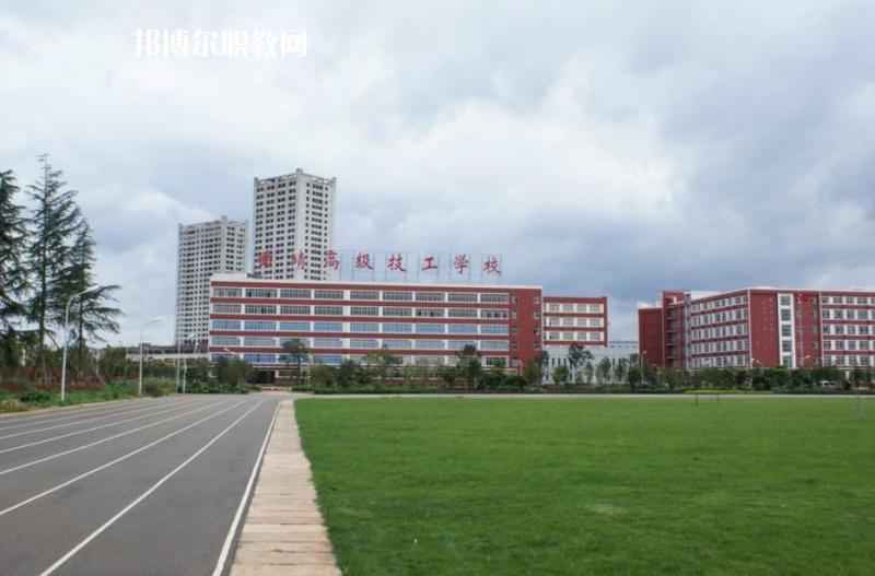 曲靖技工學(xué)校2021年報(bào)名條件、招生對(duì)象