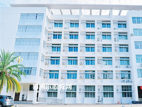 海南農(nóng)墾衛(wèi)生學校2021年學費、收費多少