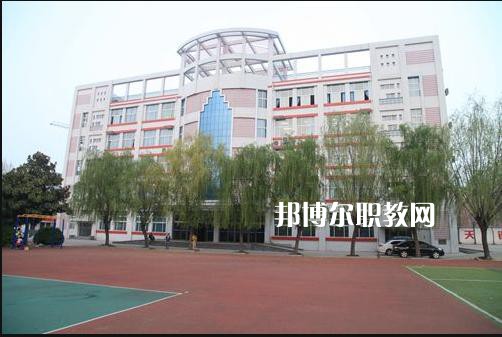 重慶輕工業(yè)技工學校2022年學費、收費多少 