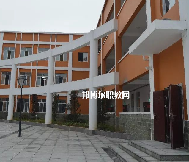 黔南州技工學(xué)校2022年報(bào)名條件、招生要求、招生對(duì)象