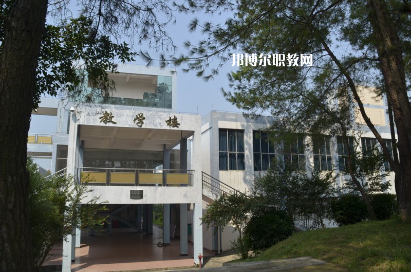 重慶第三衛(wèi)生學(xué)校2022年報名條件、招生要求、招生對象 