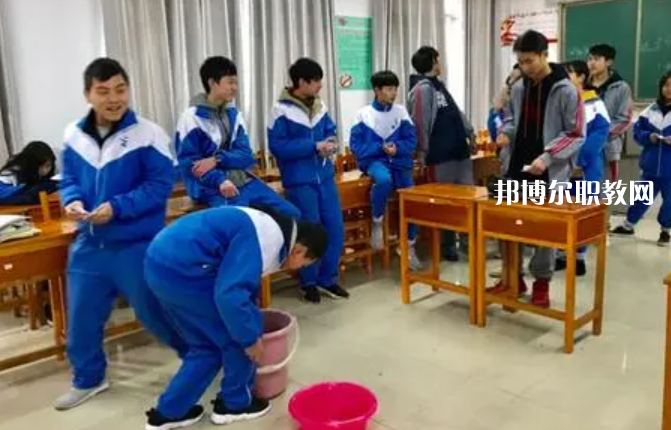 貴陽市經(jīng)濟貿易中等專業(yè)學校2022年學費、收費多少