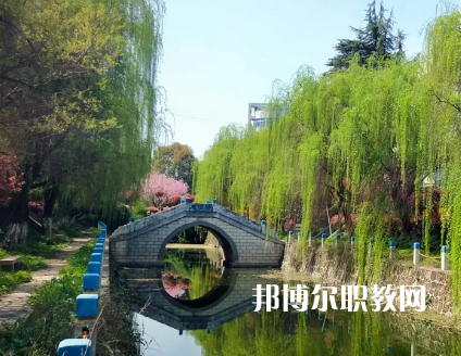 常州市工貿(mào)高級技工學(xué)校2022年報(bào)名條件、招生要求、招生對象
