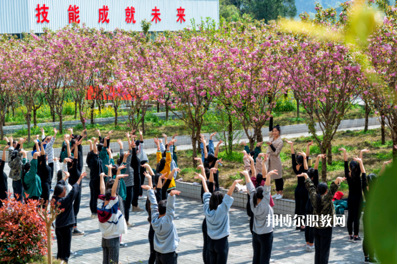 重慶彭水縣職業(yè)教育中心2022年報(bào)名條件、招生要求、招生對(duì)象