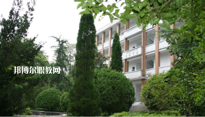 重慶紅春藤技工學(xué)校2022年學(xué)費(fèi)、收費(fèi)多少