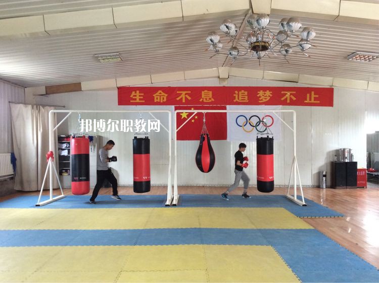 酒泉體育運(yùn)動(dòng)學(xué)校2022年招生辦聯(lián)系電話(huà)