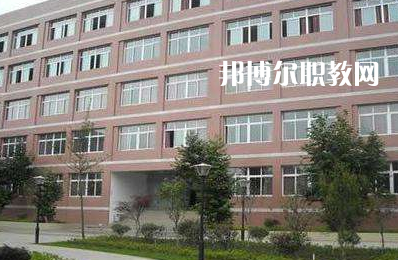 六盤水現(xiàn)代職業(yè)技術(shù)學(xué)校2022年報(bào)名條件、招生要求、招生對(duì)象