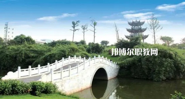 瀘州醫(yī)學院衛(wèi)生學校2022年報名條件、招生要求、招生對象