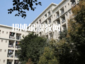 重慶輕工業(yè)學(xué)校2022年報名條件、招生要求、招生對象