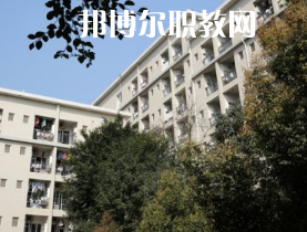 重慶渝北職業(yè)教育中心2022年報名條件、招生要求、招生對象