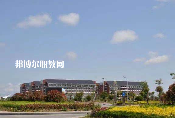 龍陵縣職業(yè)高級(jí)中學(xué)2022年報(bào)名條件、招生要求、招生對(duì)象