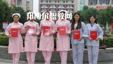 廉江市衛(wèi)生職業(yè)技術(shù)學(xué)校2022年報名條件、招生要求、招生對象