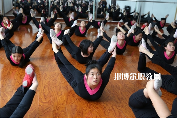 重慶榮昌職業(yè)教育中心2022年學(xué)費(fèi)、收費(fèi)多少