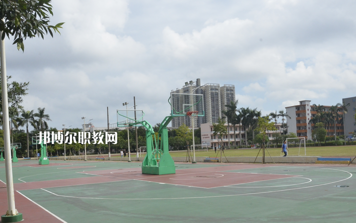 馬關(guān)縣民族職業(yè)高級(jí)中學(xué)2022年報(bào)名條件、招生要求、招生對(duì)象
