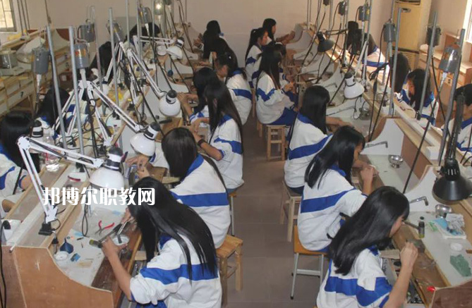 東莞實(shí)驗(yàn)技工學(xué)校2022年報(bào)名條件、招生要求、招生對象