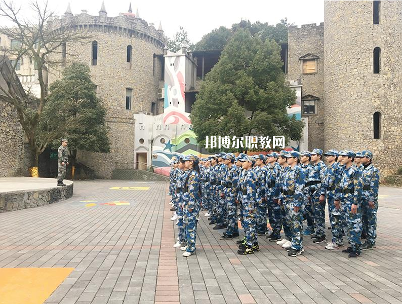 重慶渝中高級(jí)職業(yè)學(xué)校2022年學(xué)費(fèi)、收費(fèi)多少