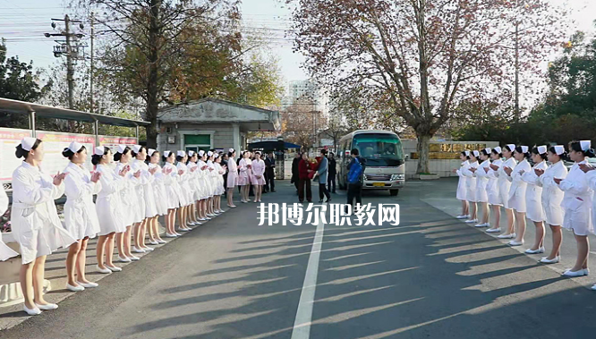 安徽淮南衛(wèi)生學(xué)校2022年報(bào)名條件、招生要求、招生對象