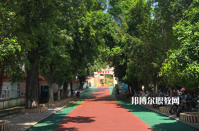 曲靖富源職業(yè)技術(shù)學(xué)校2022年報(bào)名條件、招生要求、招生對(duì)象