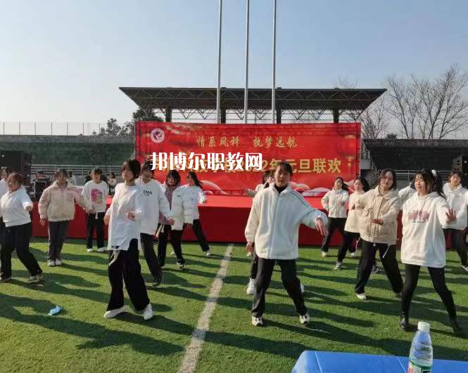 鳳陽(yáng)科技學(xué)校2022年報(bào)名條件、招生要求、招生對(duì)象