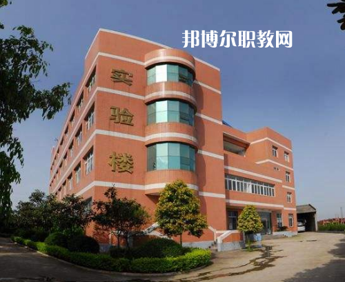 重慶渝東技工學校2022年報名條件、招生要求、招生對象